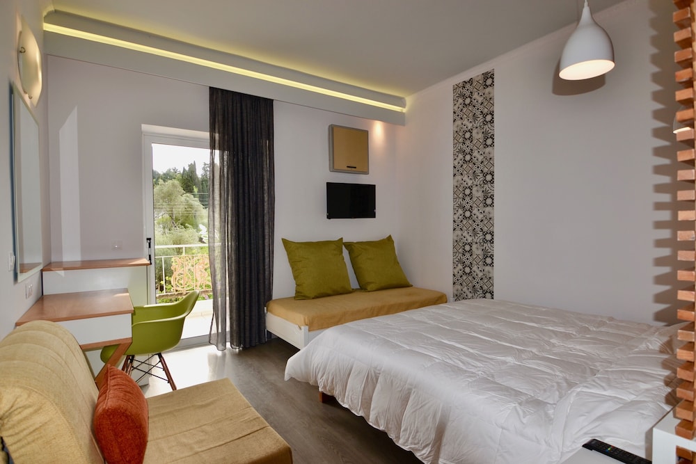 Classic Double or Twin Room, Pool View