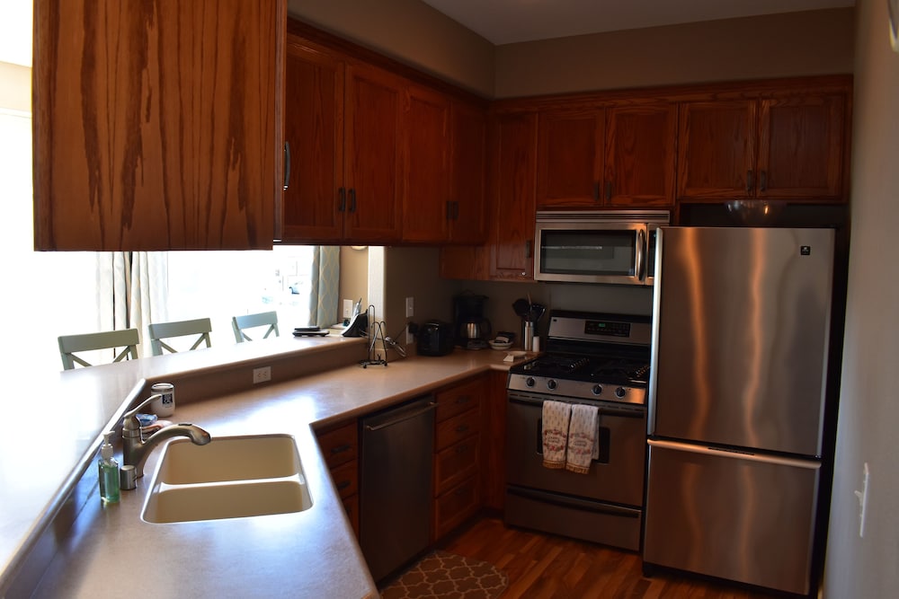 Condo, 2 Bedrooms photo 2