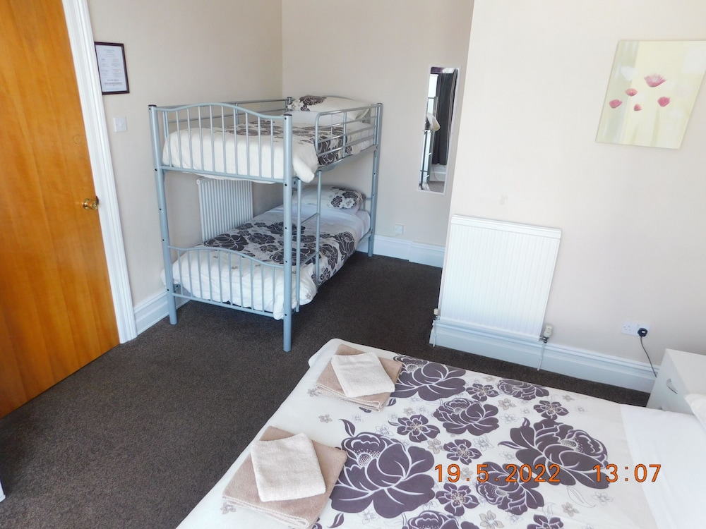 Family Room, Private Bathroom (En suite shower/Shared WC)