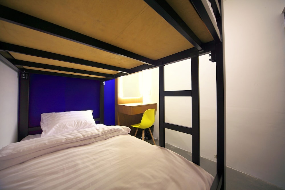 Twin Room with Shared Bathroom photo 2