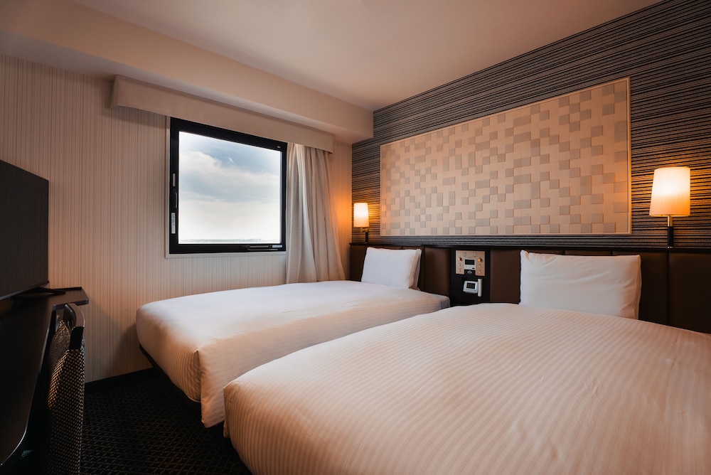 Twin Room, Smoking