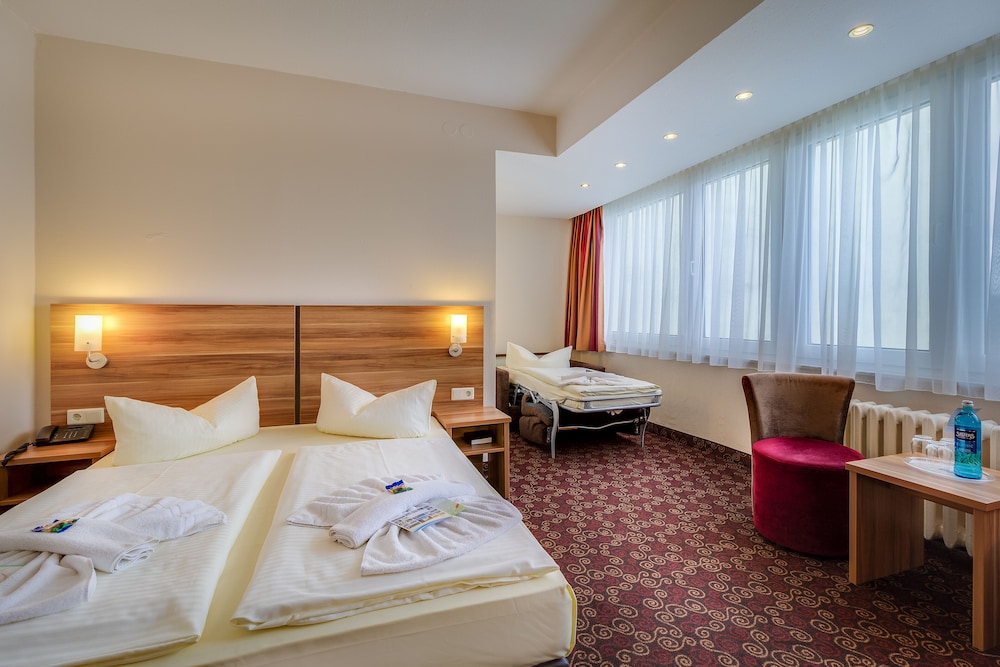 Standard Triple Room, Multiple Beds photo 2
