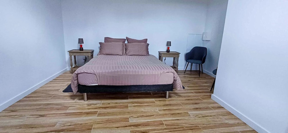 Basic Double Room, Garden View