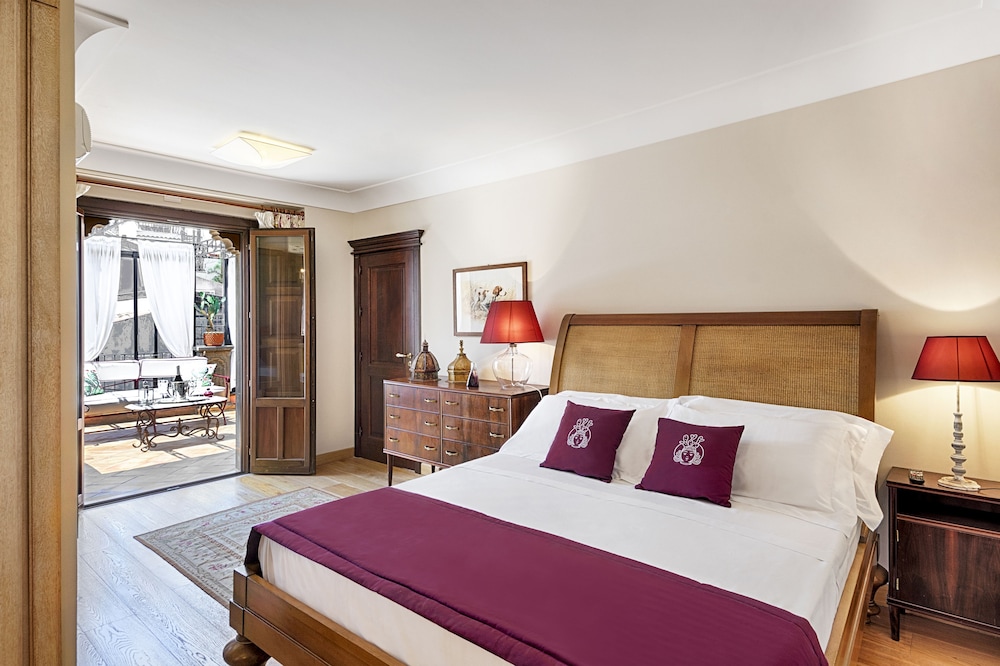 Superior Room, 1 Queen Bed, Garden View (Suite Etna)