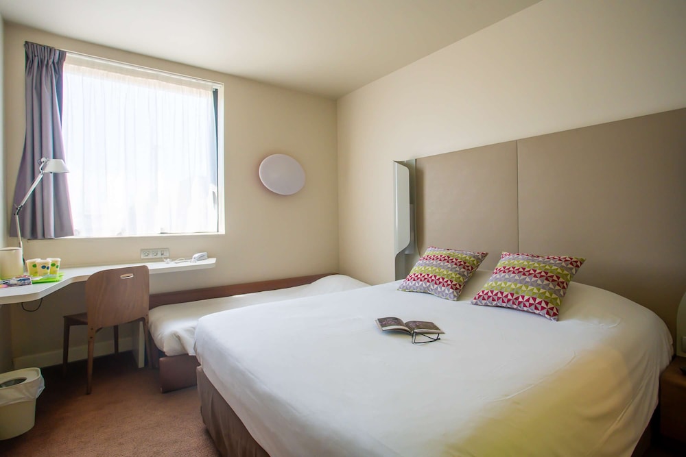 Standard Room, Multiple Beds - Photo 3