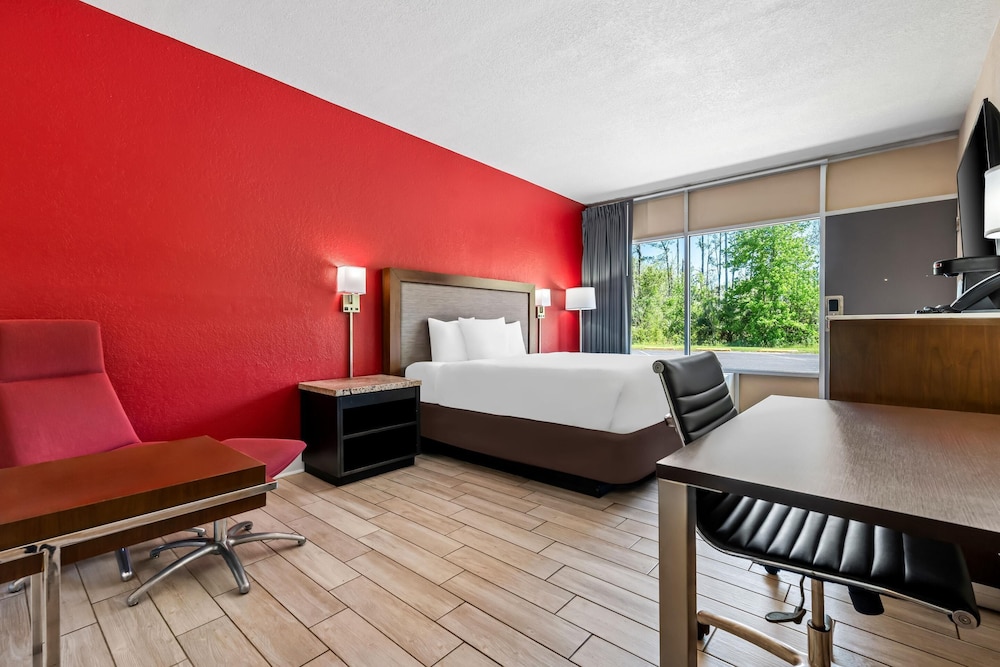 Standard Room, 1 King Bed, Non Smoking - Photo 2