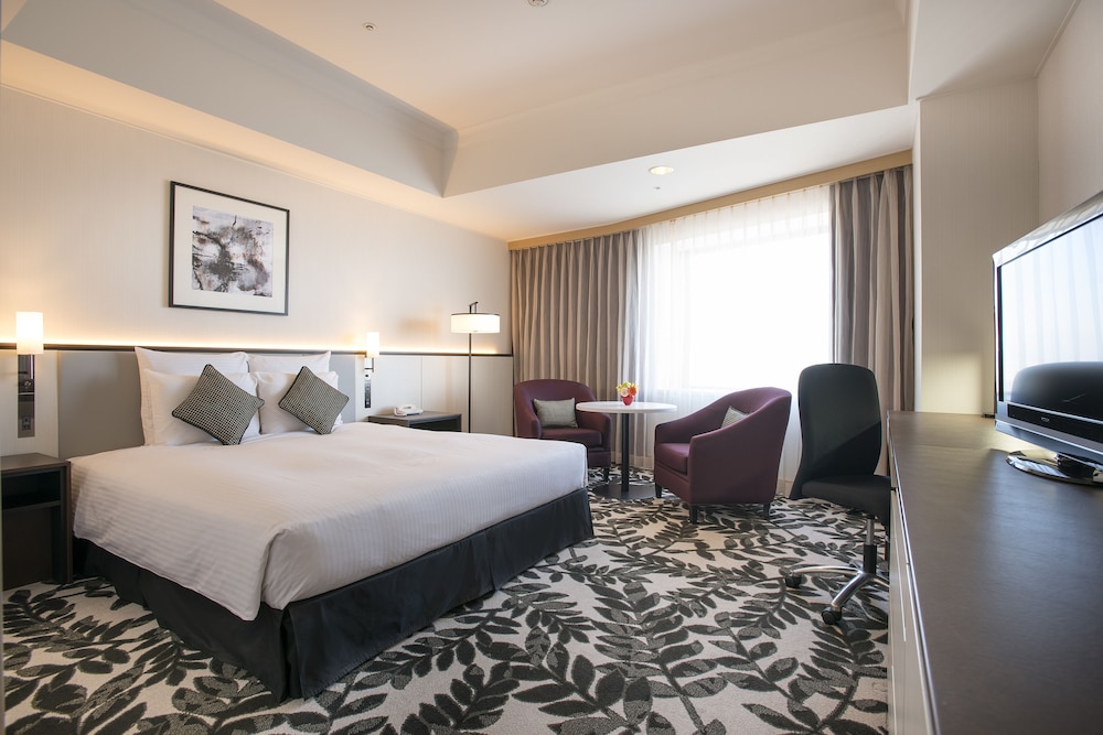 Premium Room, 1 Queen Bed, City View (High Floor) - Photo 2