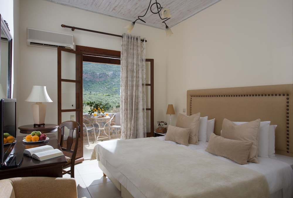 Classic Double or Twin Room, Mountain View photo 3