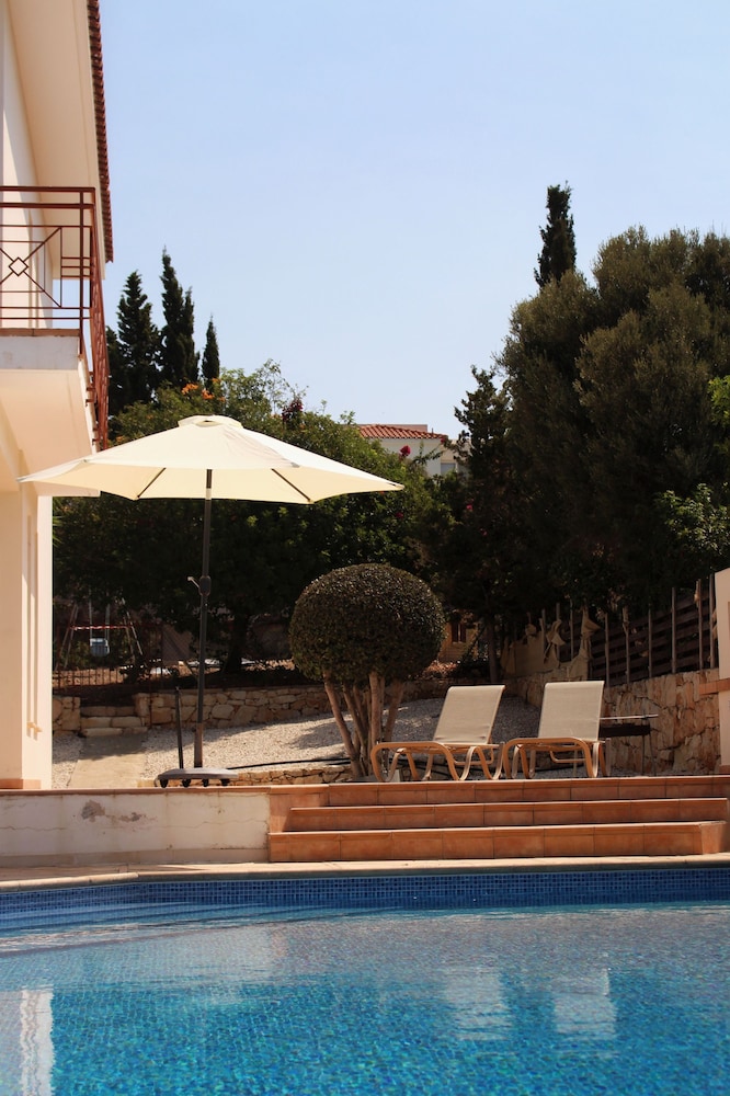 Villa photo 3