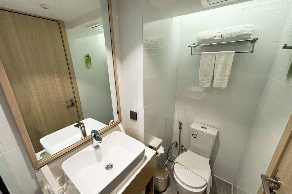 Standard Twin Room (No View) - Photo 4