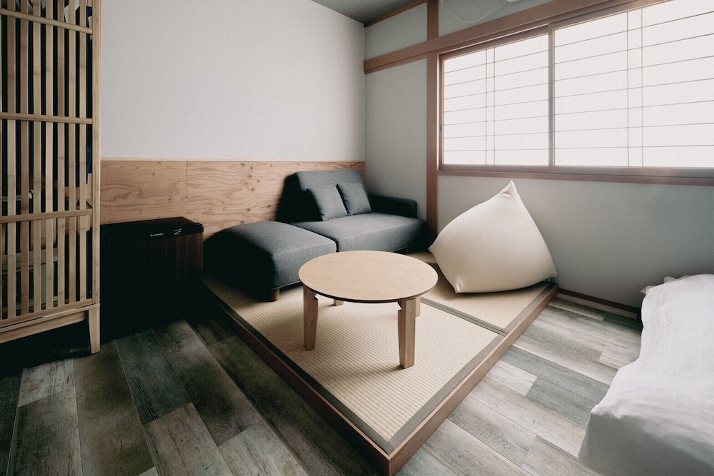 Superior Double Room, Non Smoking, Shared Bathroom - Photo 2