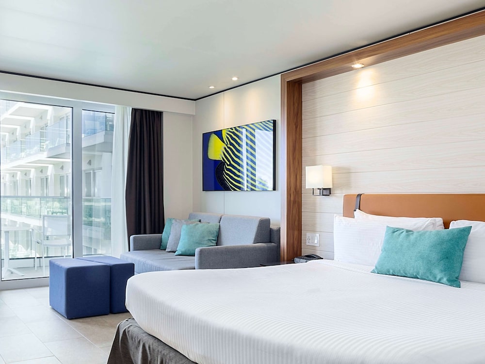 Deluxe Room, 1 King Bed, Pool View (Signature Ocean View King) - Photo 1