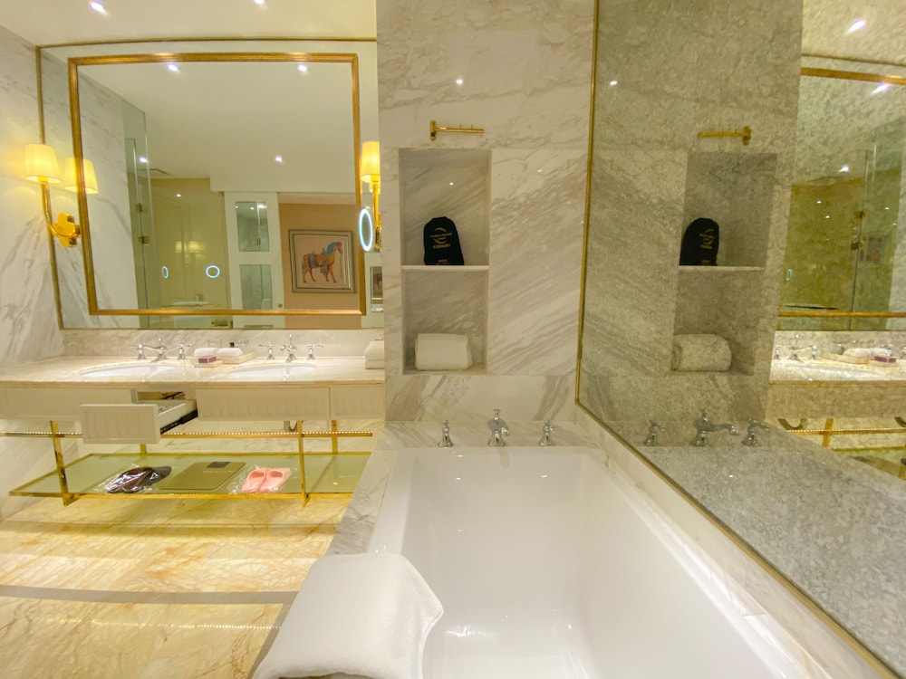 Deluxe Twin Room, Sea View - Photo 9