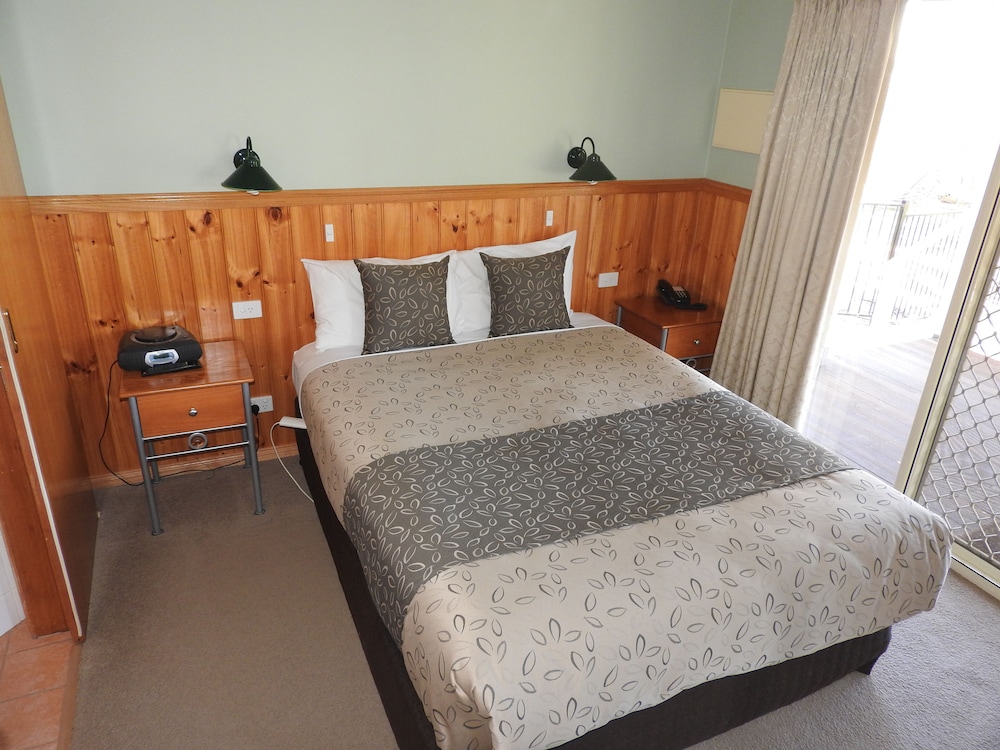 2 Bedrooms, 1 Bathroom Self Contained Spa Cottage photo 1