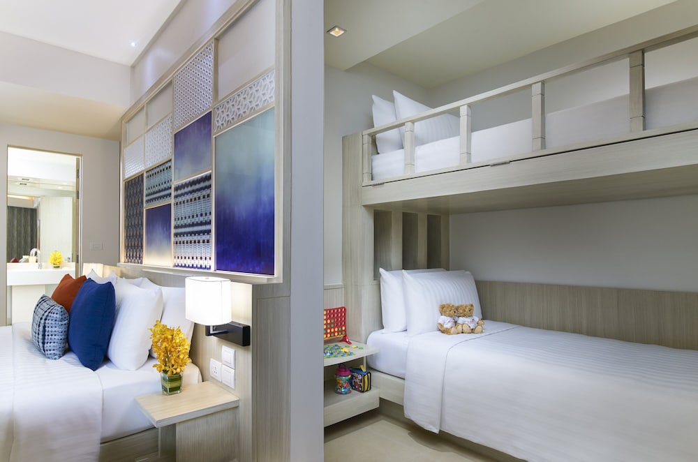 Deluxe Room (Family Twin) - Photo 1