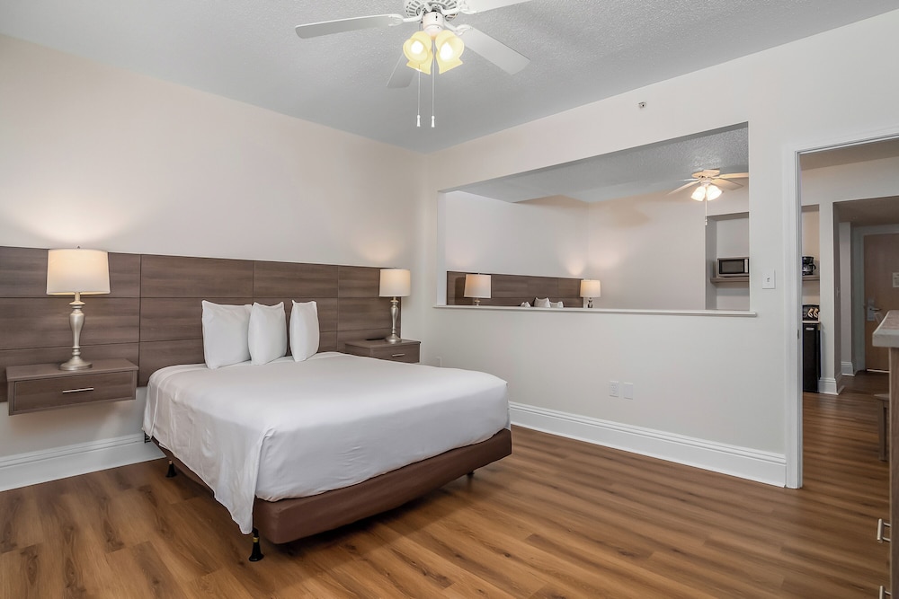 Suite, 2 Queen Beds - Photo 2