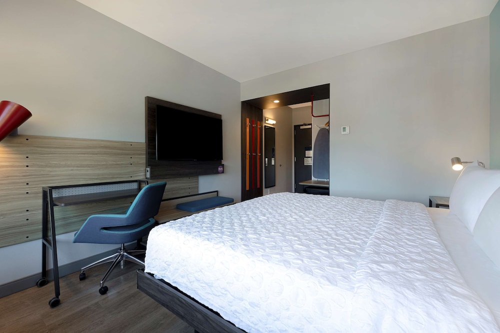 Room, 1 King Bed, Accessible, Bathtub - Photo 5