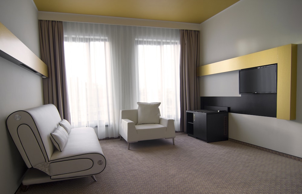 Deluxe Suite - Photo 8