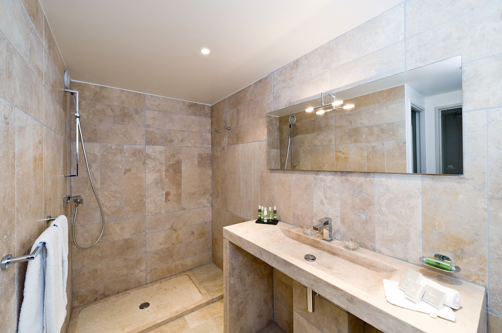 Classic Twin Room - Photo 4