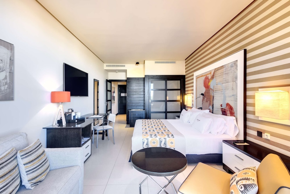 Deluxe Room - Photo 4