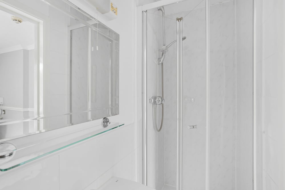 Double Room, Ensuite - Photo 5