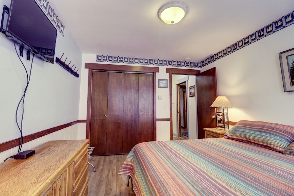 Condo, 2 Bedrooms photo 2