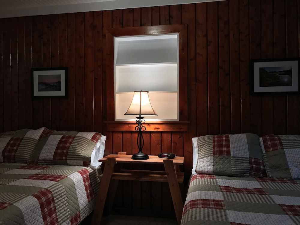 Deluxe Cabin, 1 Double Bed and 1 Queen Bed, Microwave and Refrigerator (Cabin 8) photo 1
