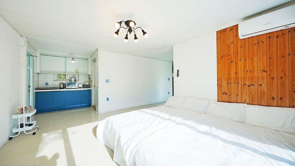 Room (spring) photo 3