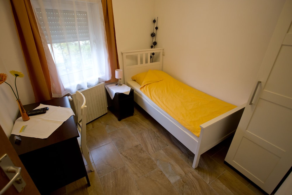 Economy Single Room, Refrigerator photo 1