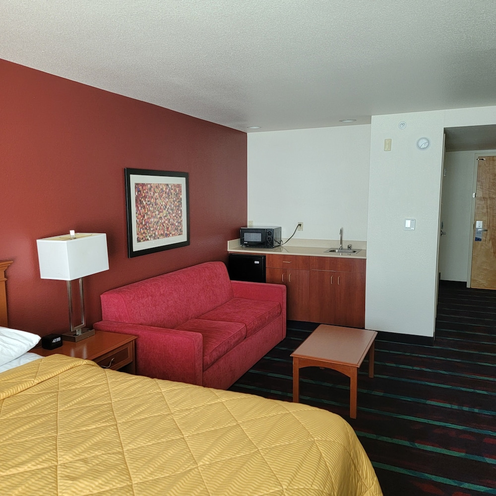 Suite, 1 King Bed, Non Smoking photo 3