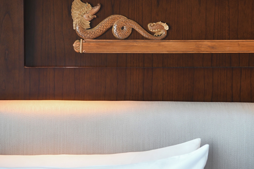 1 King Bed, Club Lounge Access, Terrace, Executive Suite