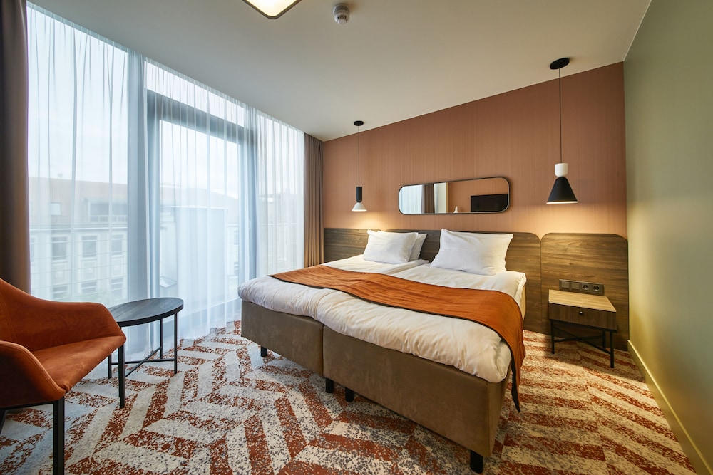 Deluxe Double or Twin Room - Photo 9