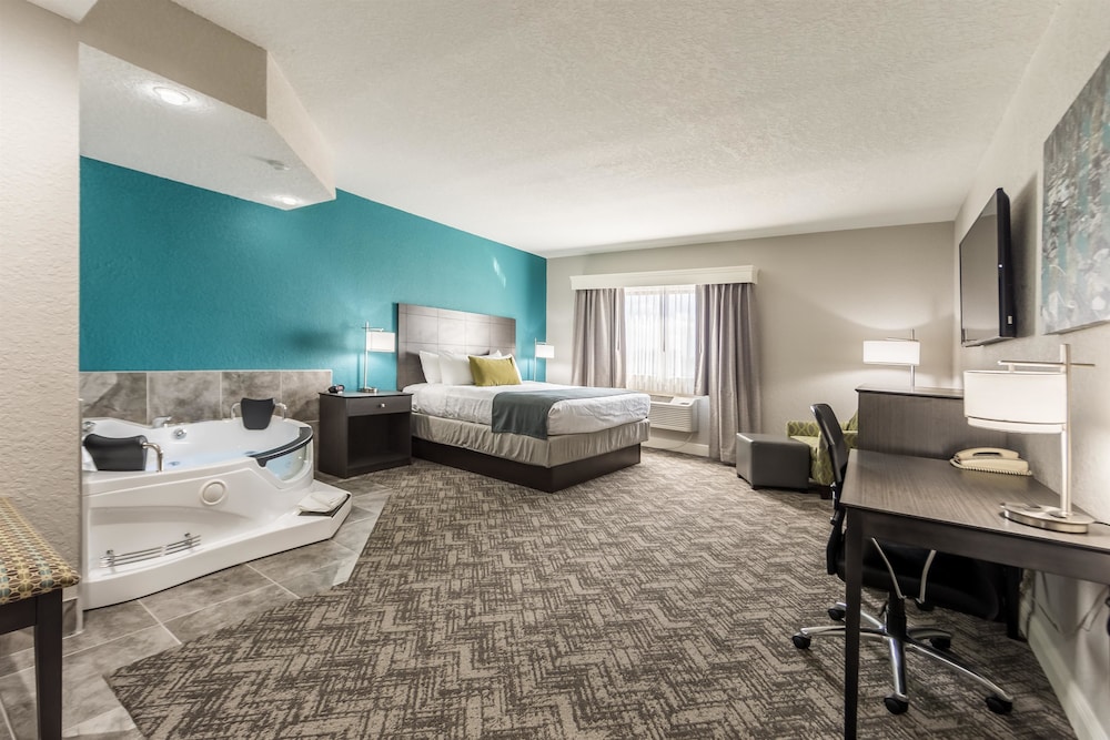 Standard Suite, 1 King Bed, Non Smoking, Jetted Tub - Photo 1