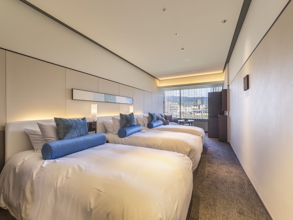 Kamogawa Triple Room with River View, Non Smoking photo 1