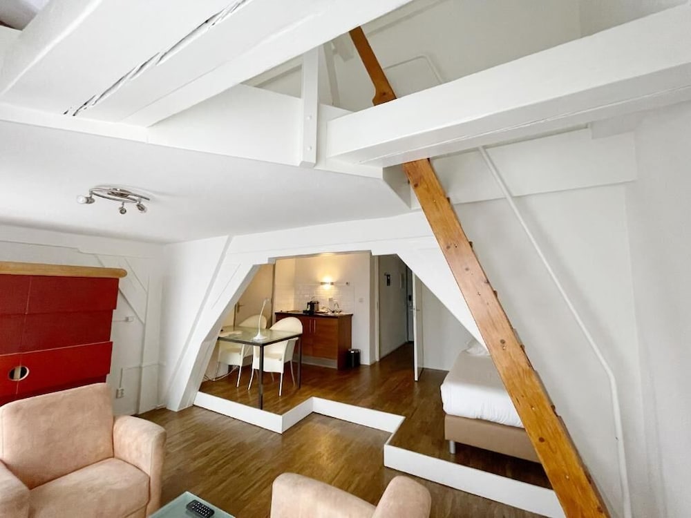 Studio, 3 Twin Beds photo 1