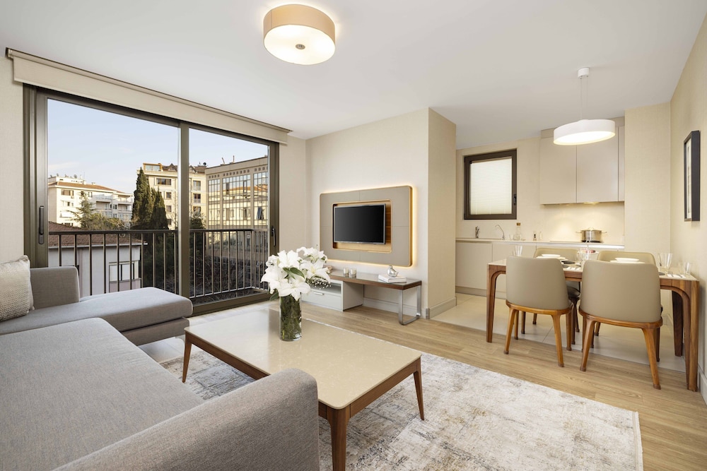 Standard Suite, 1 Bedroom, City View photo 2