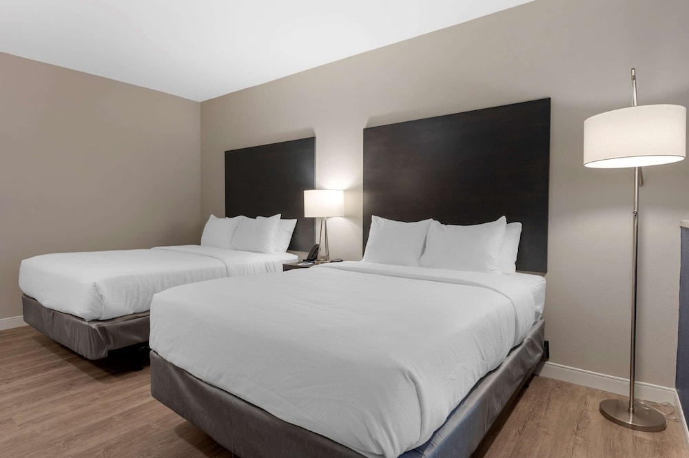 Room, 2 Queen Beds, Accessible, Non Smoking - Photo 5
