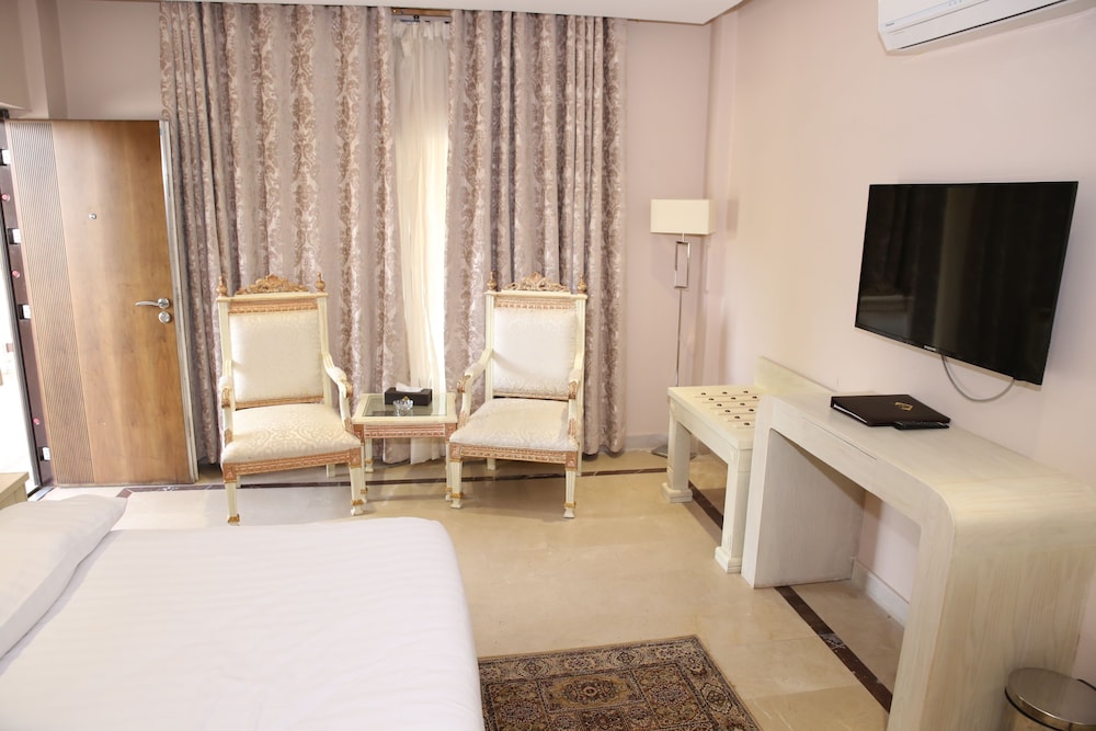 Deluxe Double Room, 1 King Bed photo 3
