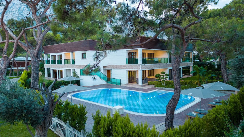 Royal Suite with Private Swimming Pool photo 1