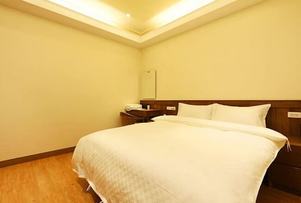 Economy Double Room, No Windows, Shared Bathroom photo 1