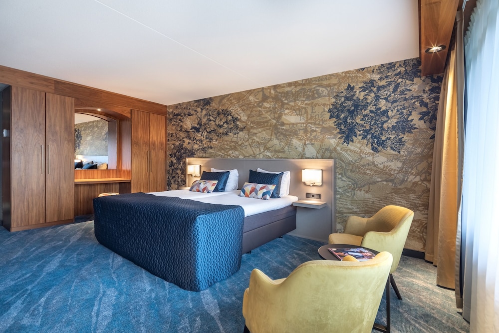 Comfort Room, 2 Twin Beds, Balcony, Garden View photo 2