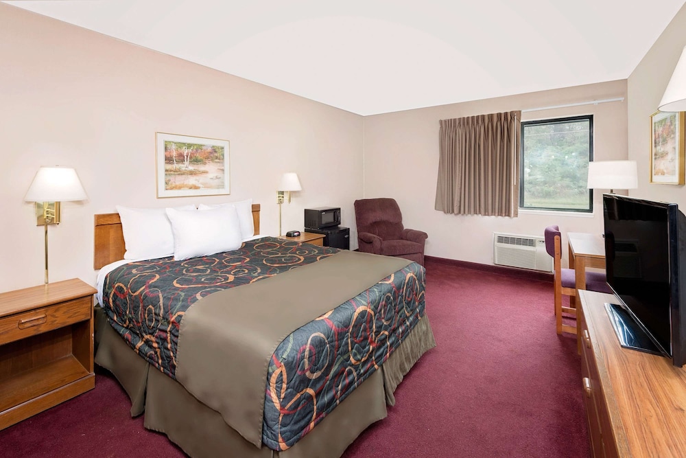 Standard Room, 1 Queen Bed, Accessible photo 1
