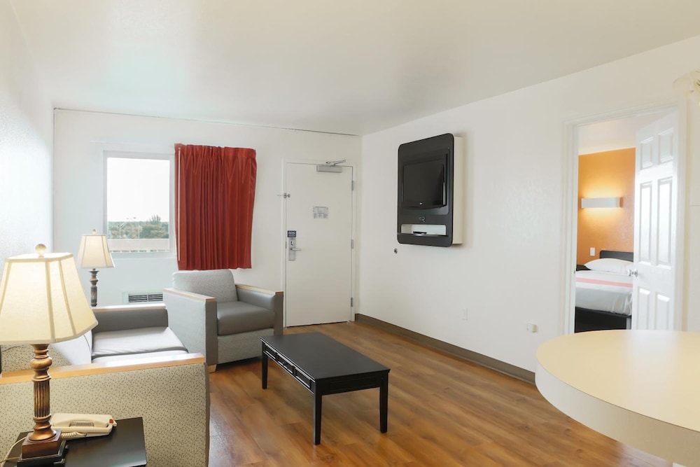 Standard Suite, 1 King Bed, Non Smoking - Photo 5