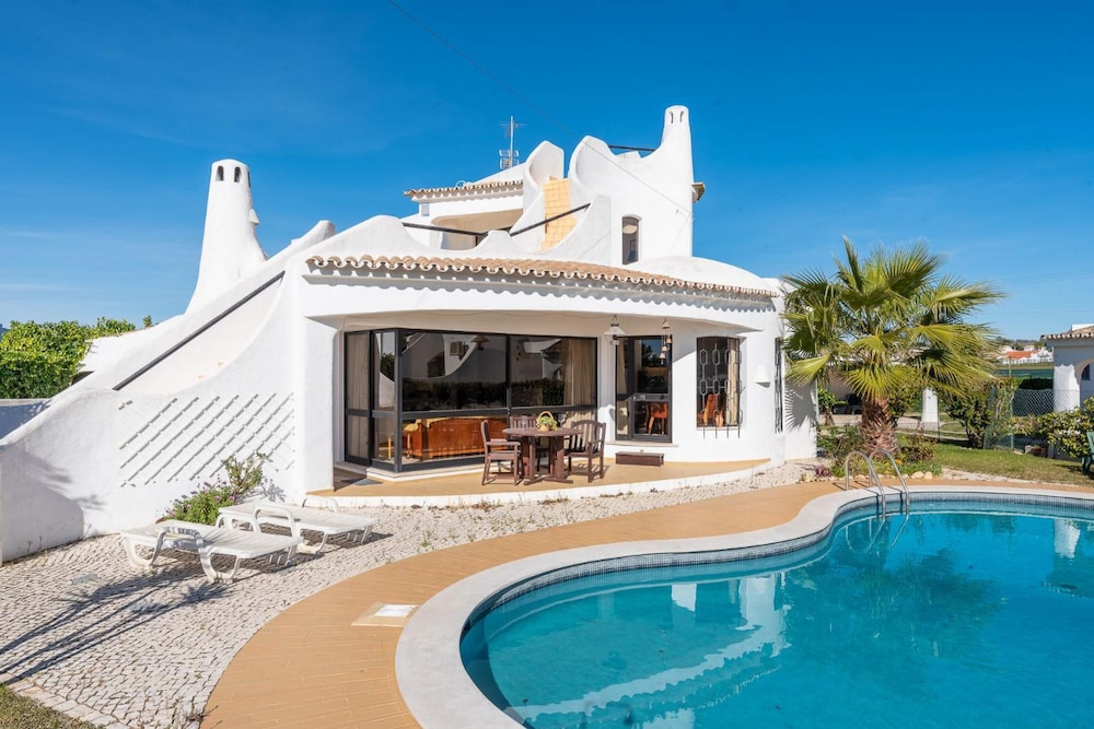 Villa photo 2