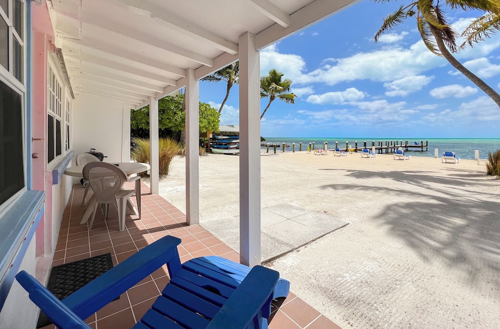 Oceanfront One Bedroom Queen Cottage