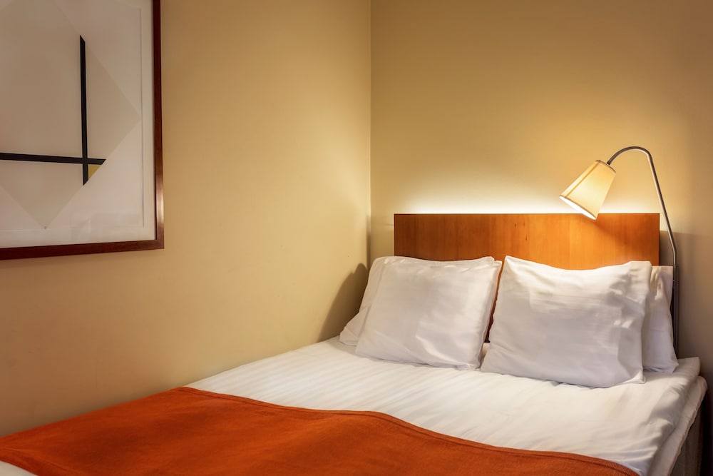 Room, 1 Queen Bed (Queen Room) photo 2
