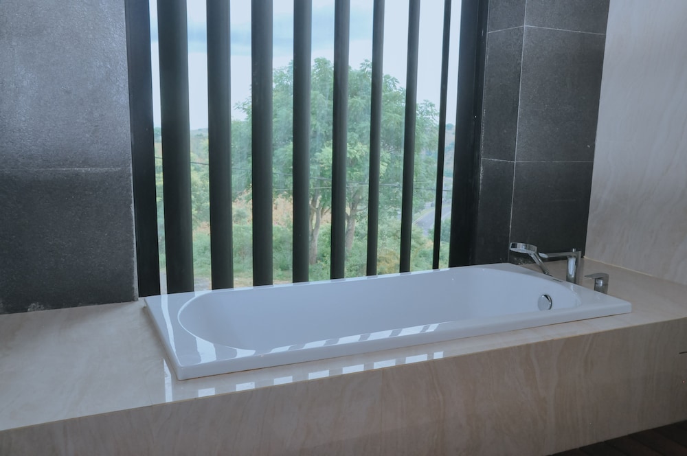 Executive Room - Photo 3