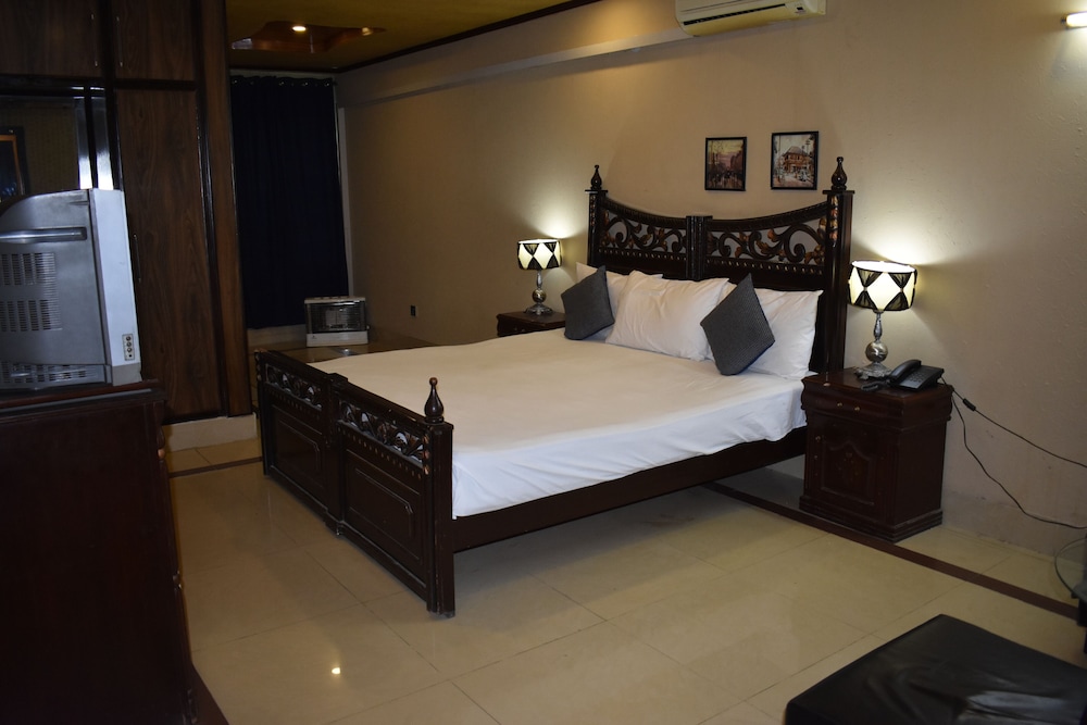 Master Room - Photo 1