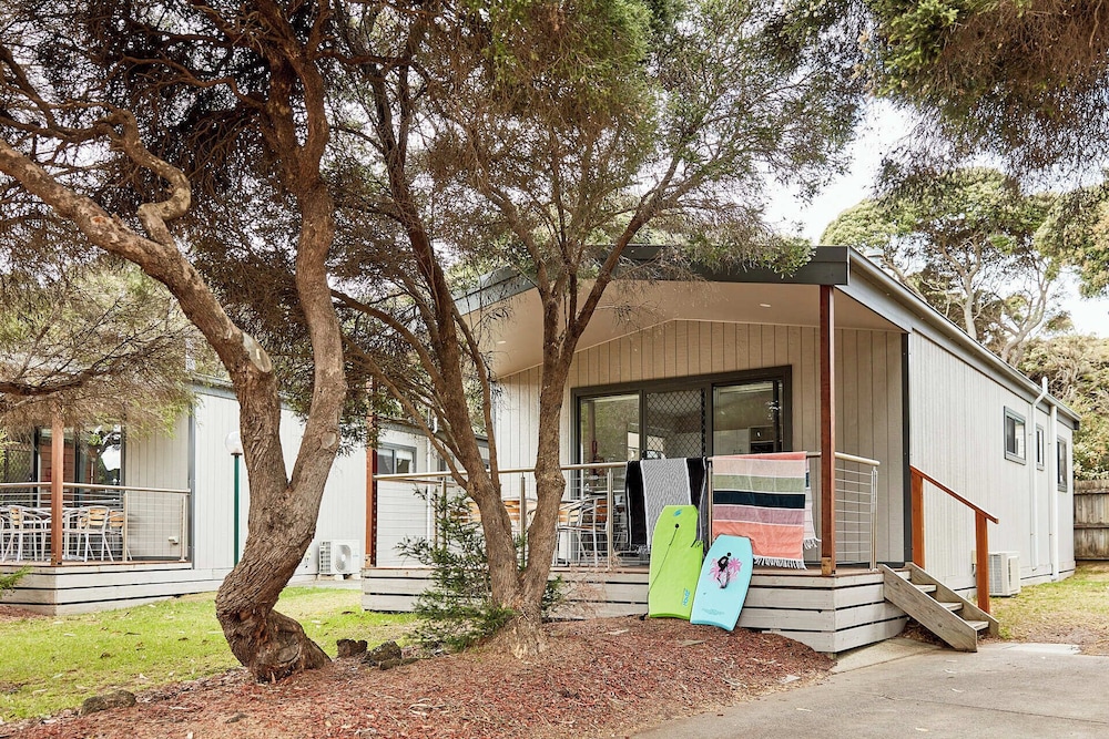 Deluxe Cabin, 3 Bedrooms, Poolside photo 1