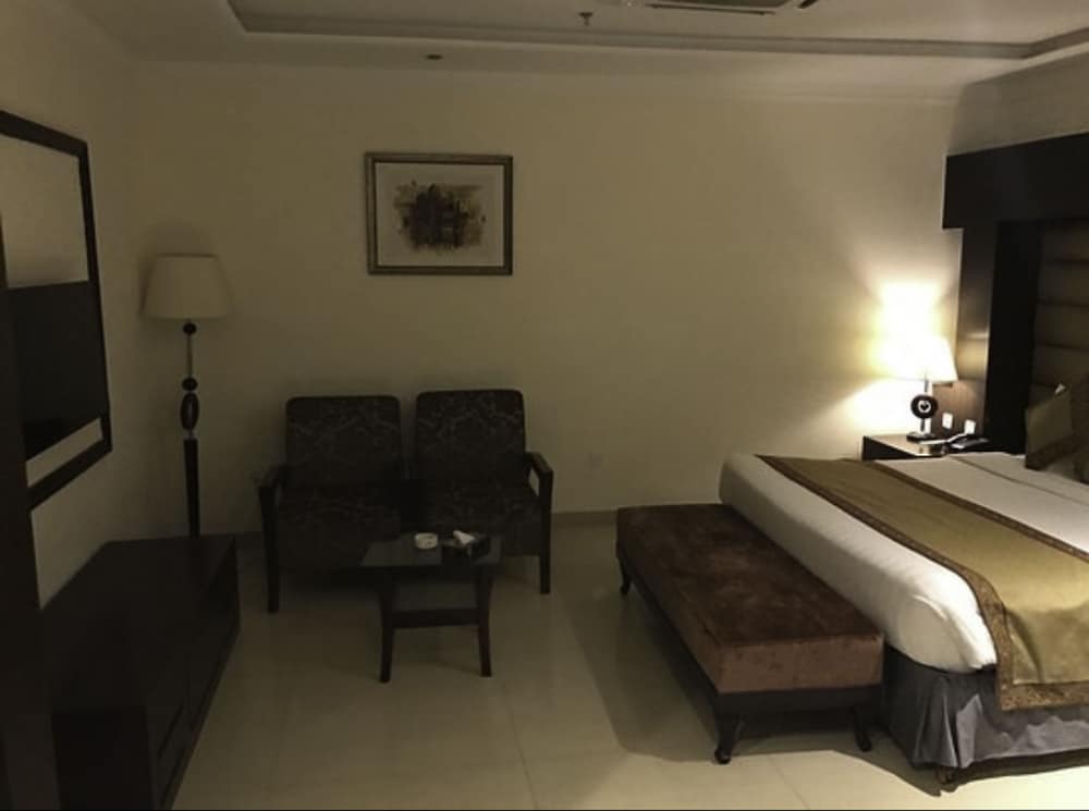Executive Room - Photo 4